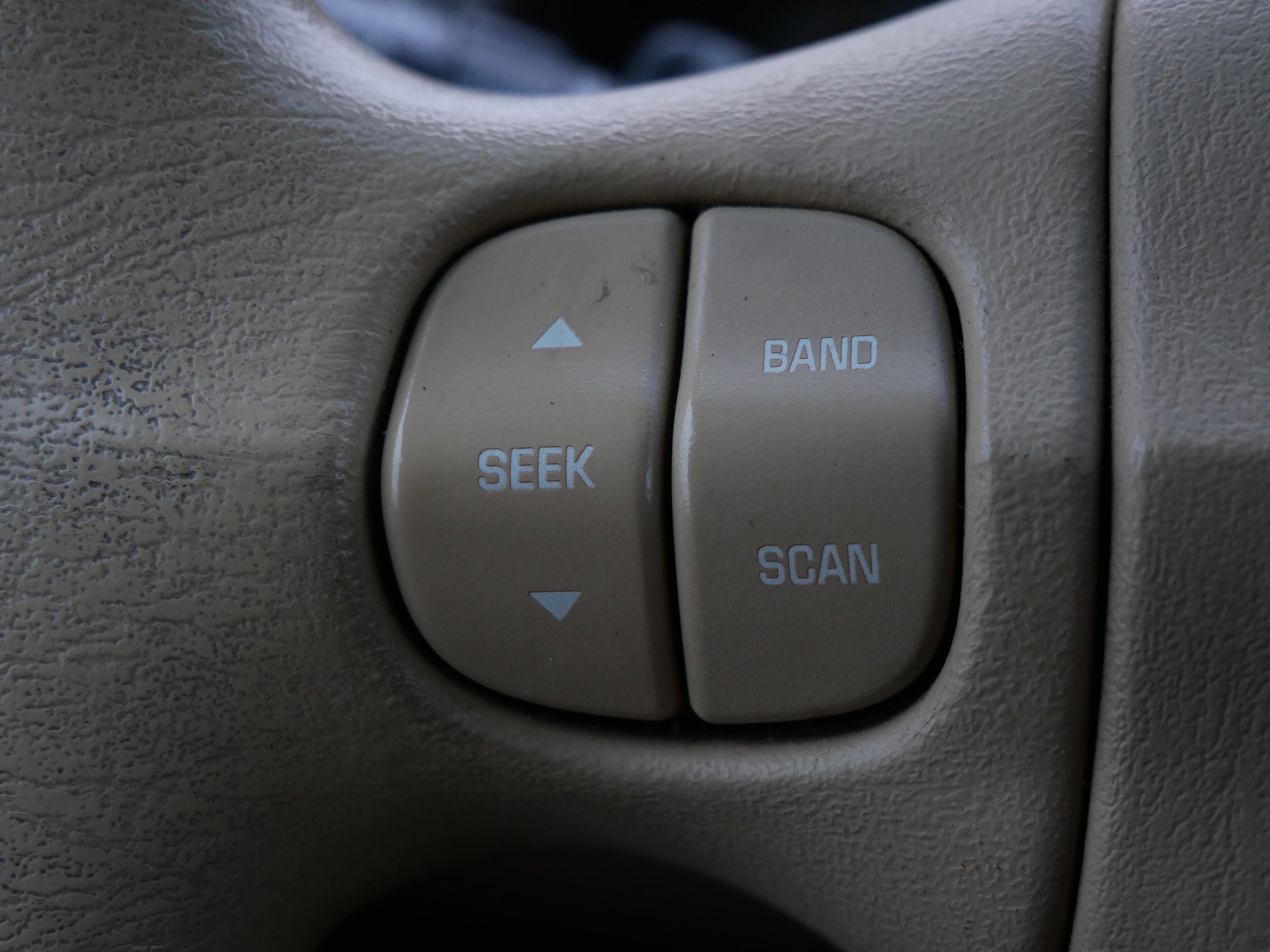 Used 2003 Silverleaf Metallic Buick CX image 26