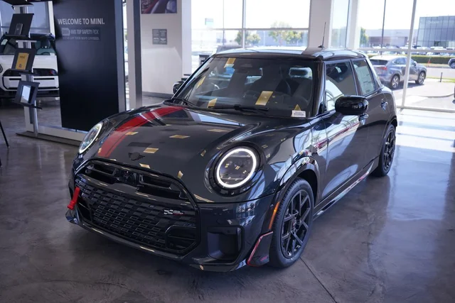 2026 MINI 4 Door Iconic
