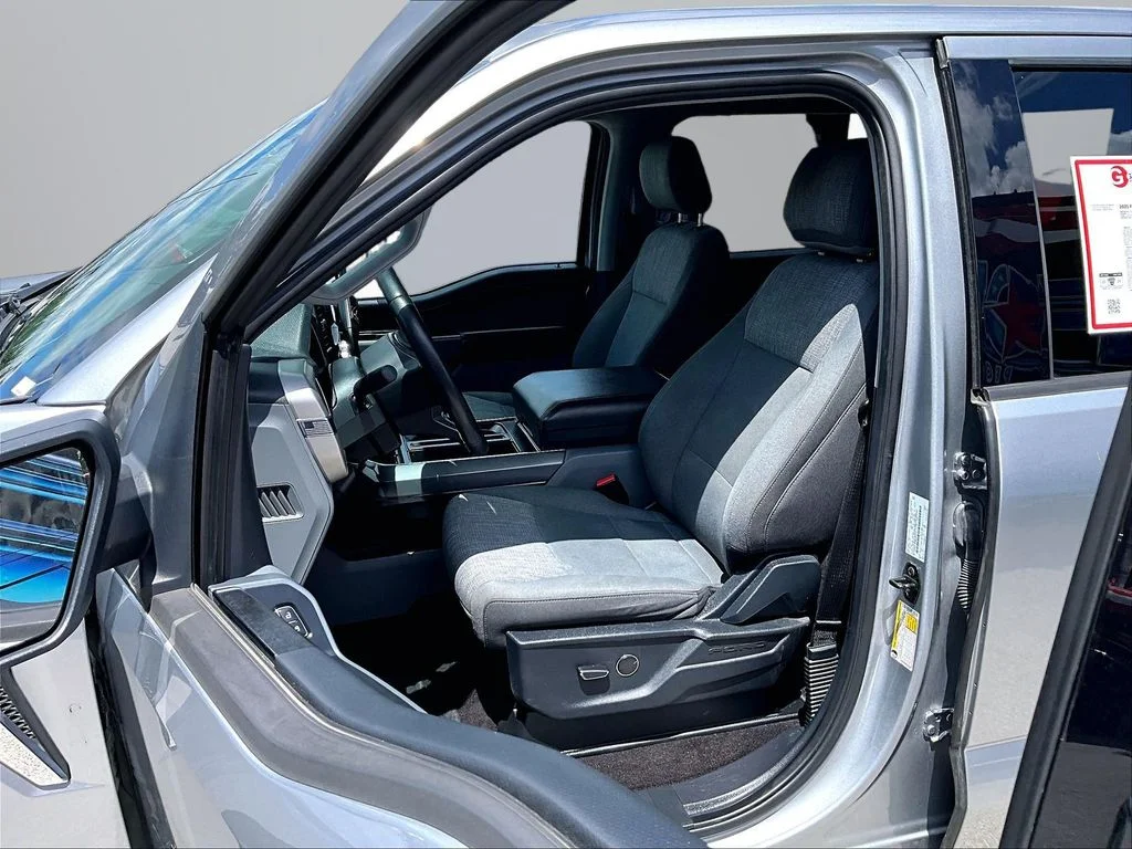 Used 2021 Silver Ford XLT image 24
