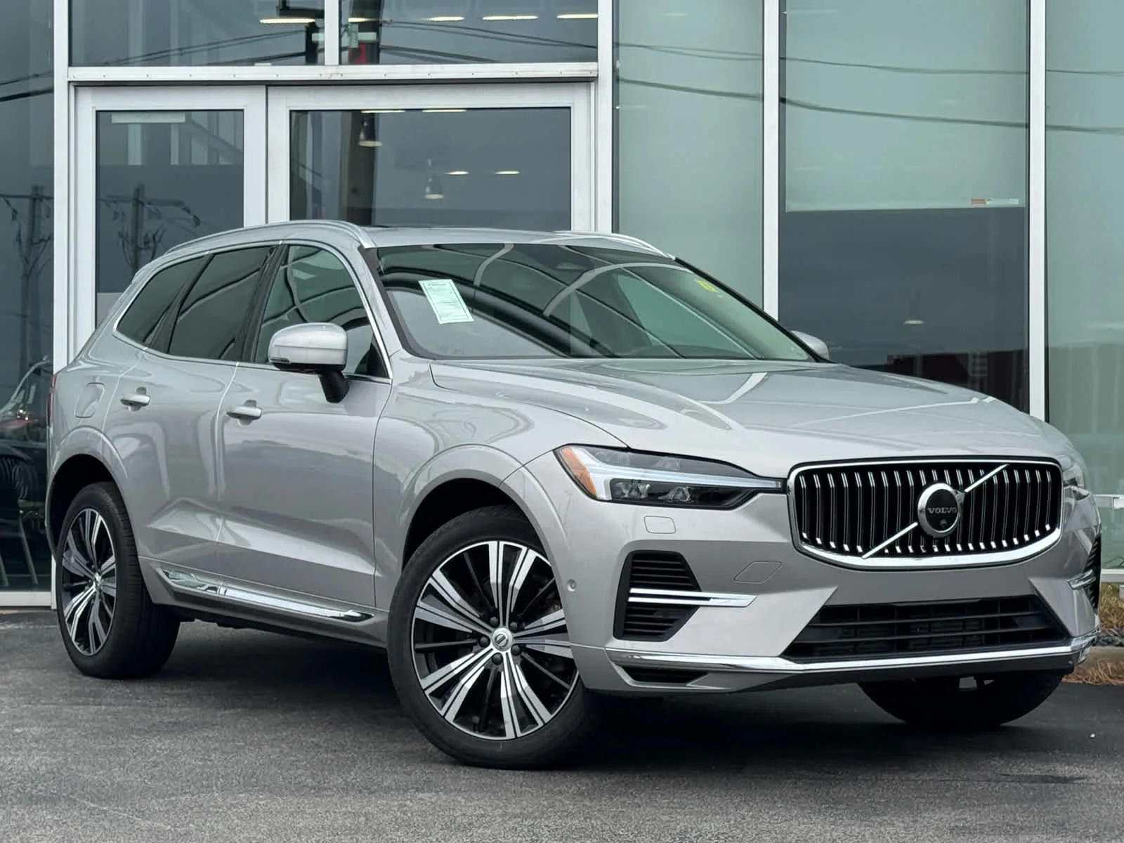 2023 Volvo XC60 Recharge Plug-In Hybrid Ultimate Bright Theme