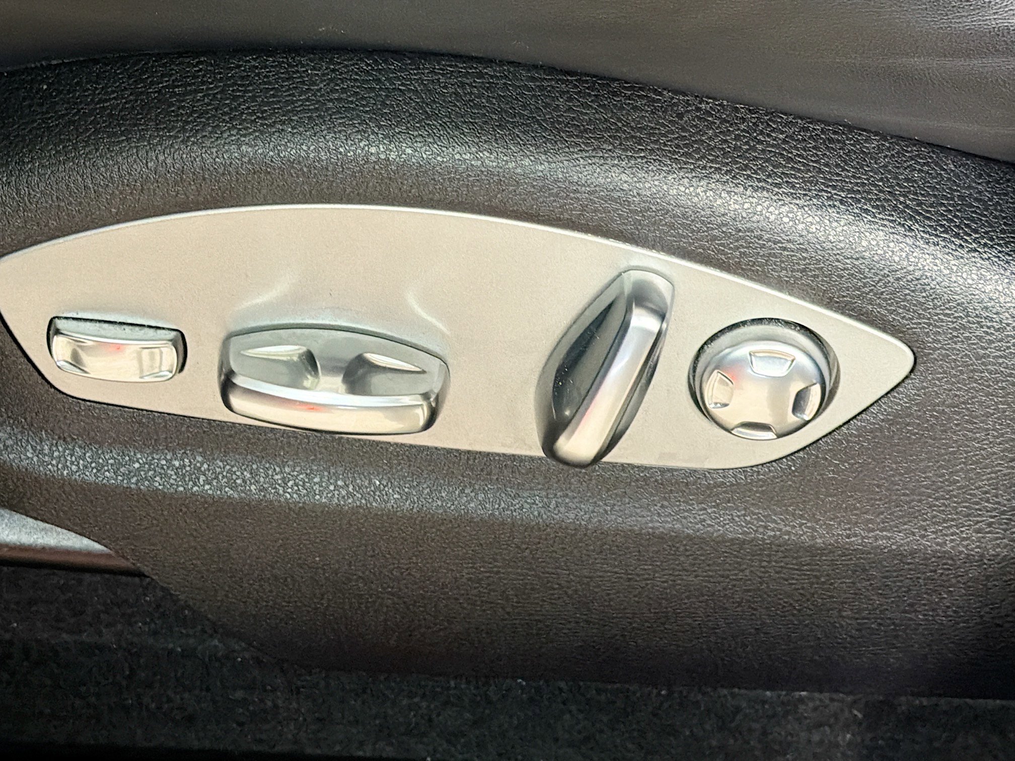 Certified Used 2023 Dolomite Silver Metallic Porsche  image 25