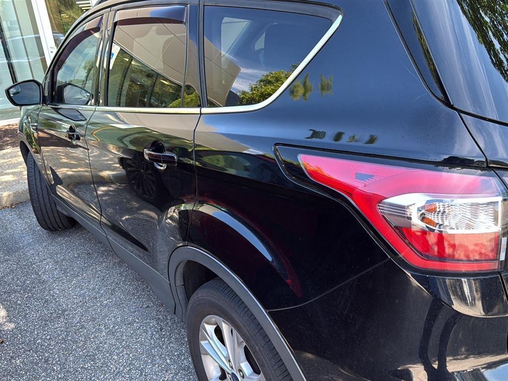 Used 2018 Shadow Black Ford SE image 10