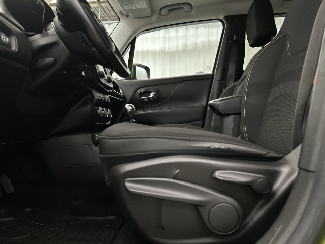 Used 2016 Green Jeep Latitude image 19