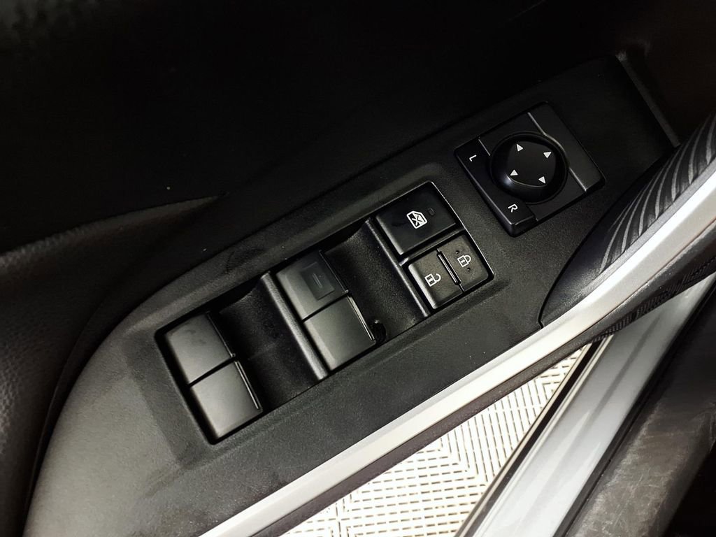 2025 Toyota RAV4 LE - Photo 25