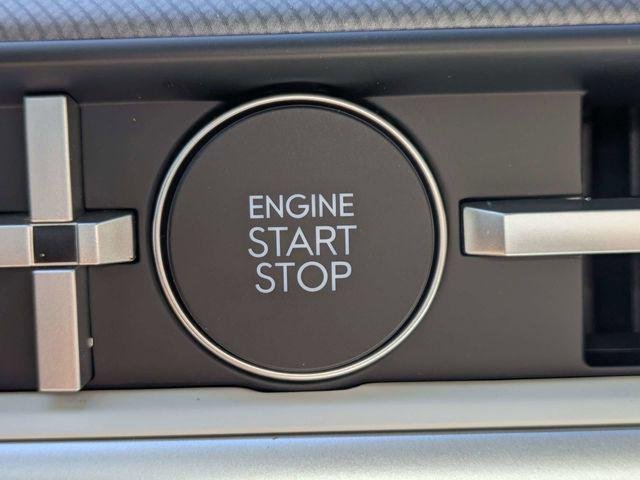 New 2026 White Hyundai SE image 32