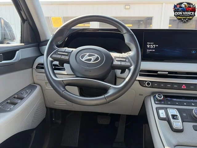 Used 2025 Black Hyundai SEL image 13