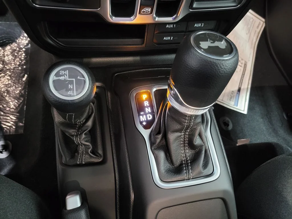 New 2026 Tuscadero Pearlcoat Jeep Sport S image 13