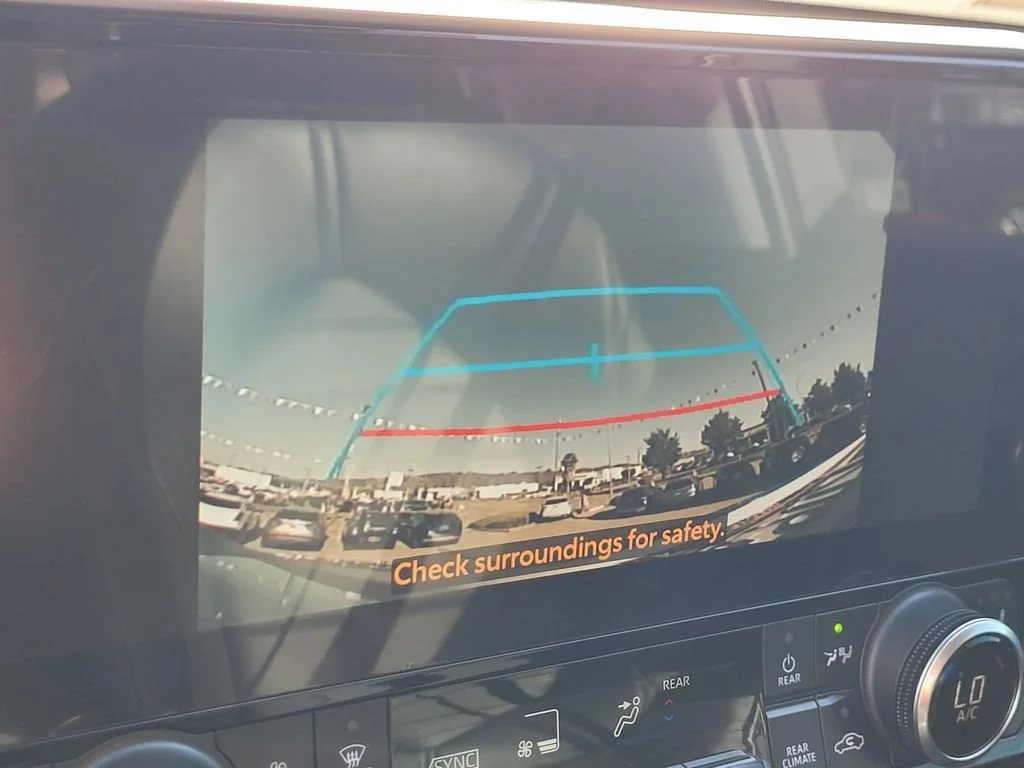 Used 2023  Toyota L image 19