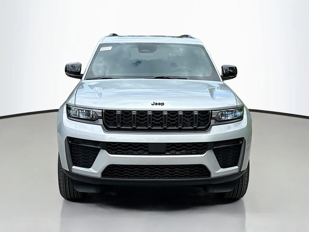 New 2026 Silver Zynith Jeep Laredo Altitude image 2