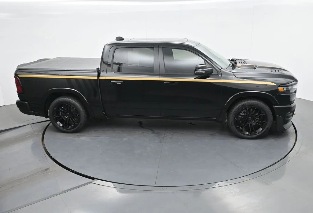 New 2026 Diamond Black Crystal Pearl-Coat Exterior Paint RAM Big Horn image 25
