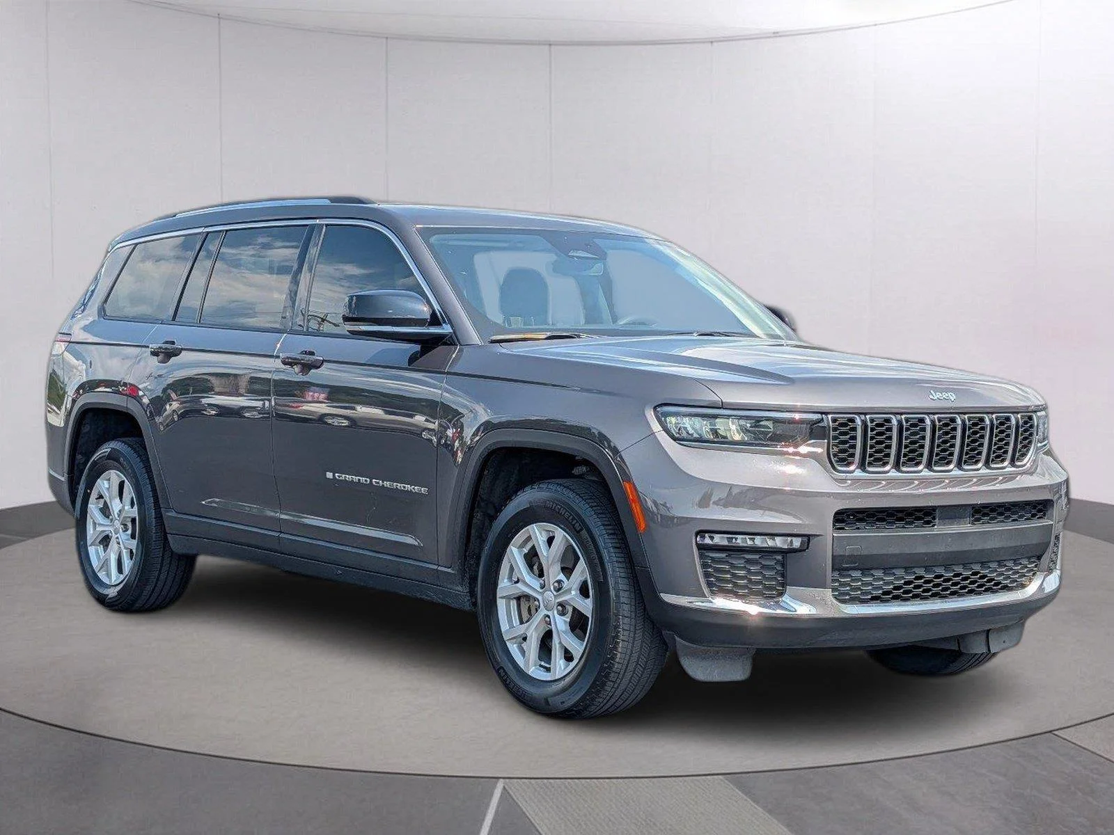 Used 2023 Baltic Gray Metallic Clearcoat Jeep Limited image 8