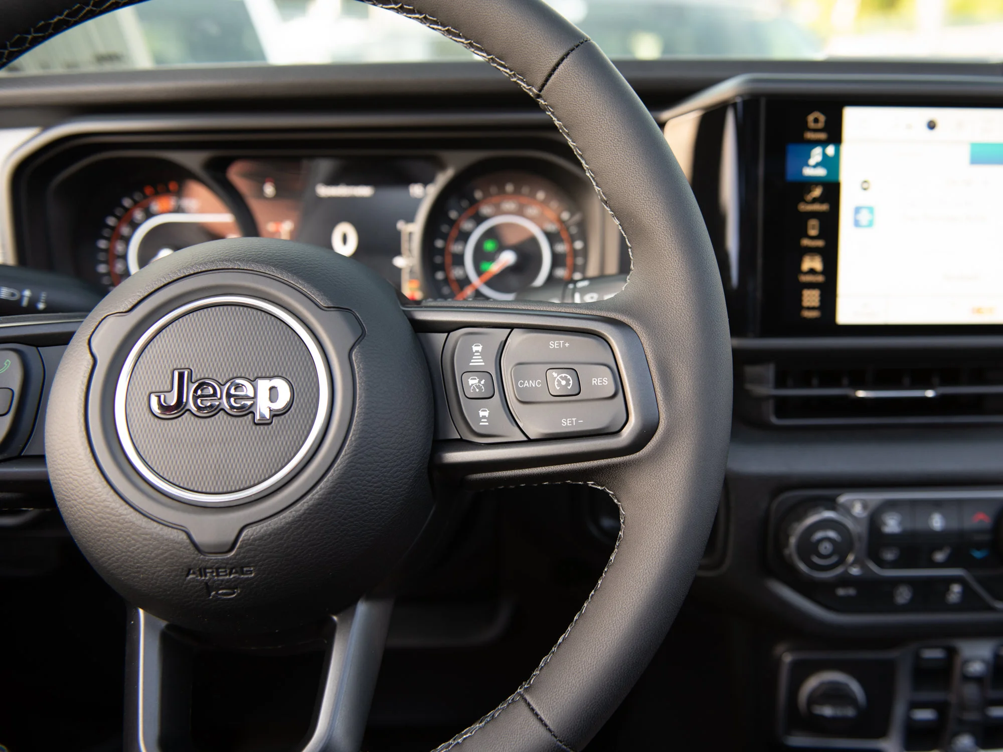 New 2026 limited edition tuscadero pearl Jeep Sport S* image 13