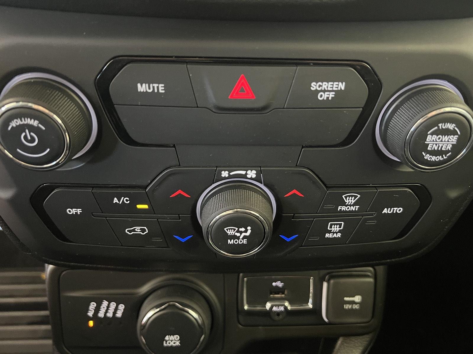 Used 2020 Colorado Red Clearcoat Jeep Latitude image 15