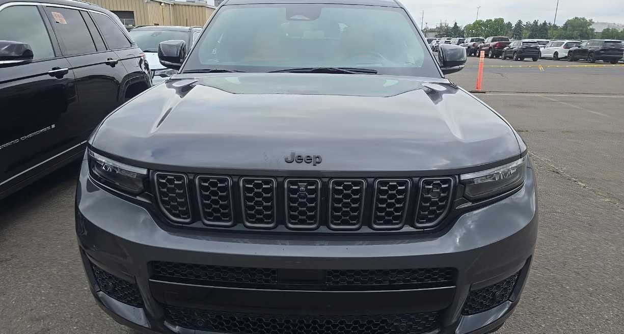 Used 2025 Jeep Grand Cherokee L Summit Reserve with VIN 1C4RJKEG6S8705525 for sale in Kansas City