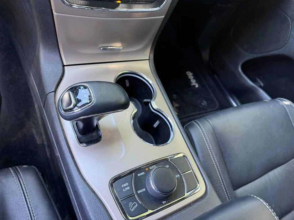 Used 2014 Brilliant Black Crystal Pearlcoat Jeep Limited image 23