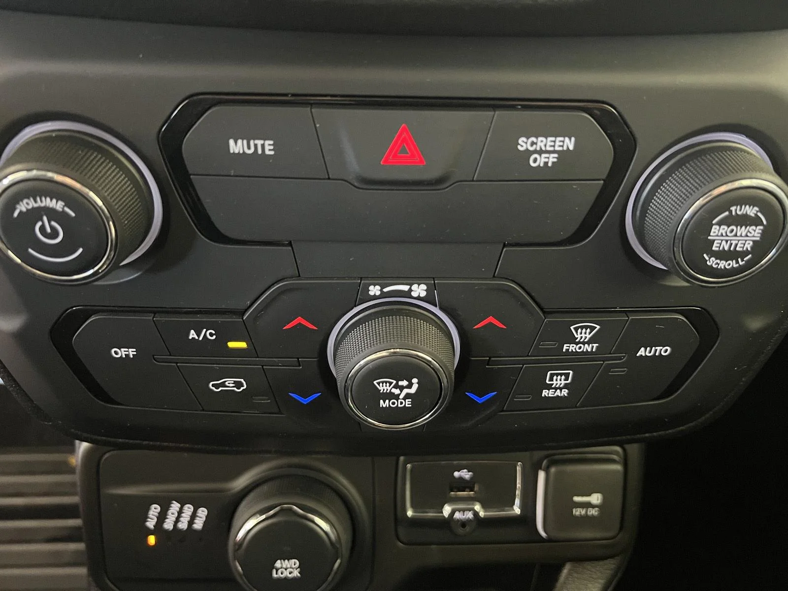 Used 2020 Colorado Red Clearcoat Jeep Latitude image 15