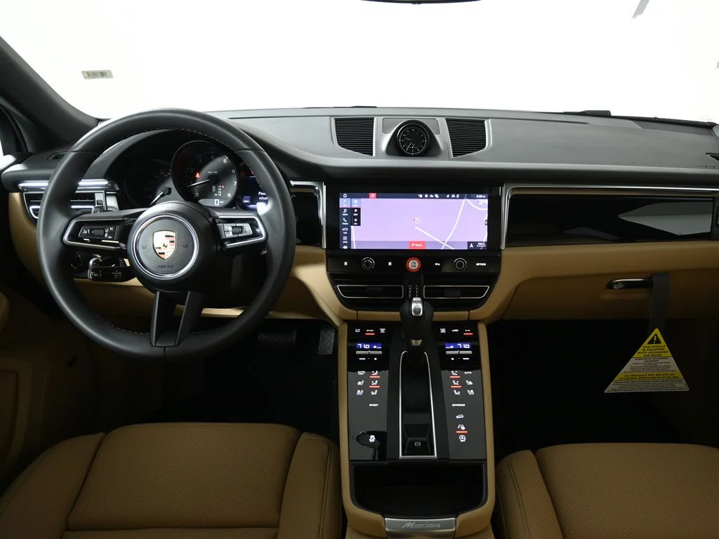 2026 Porsche Macan T - Photo 16