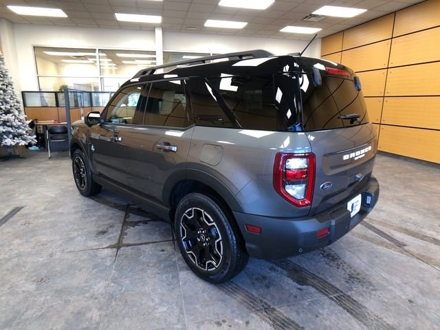 New 2025 Carbonized Gray Metallic Ford Outer Banks® image 5