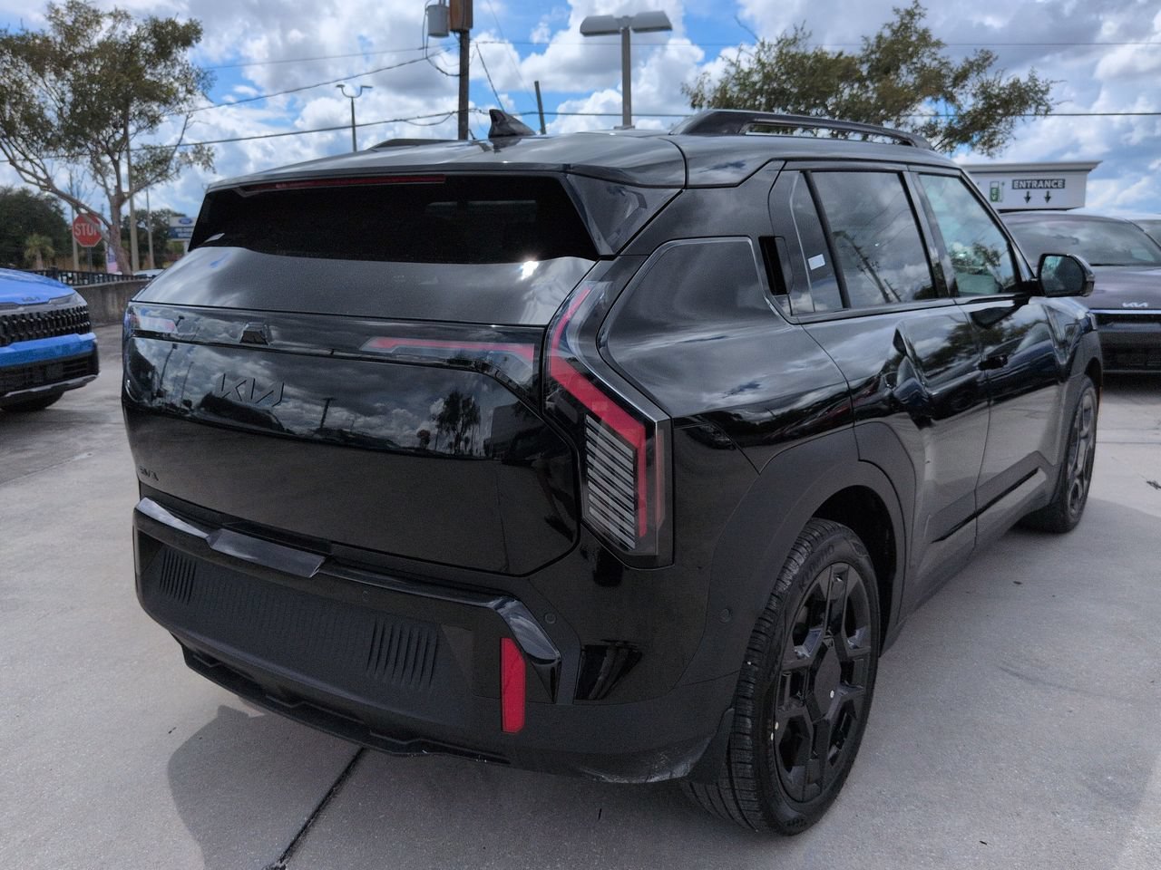 New 2027 Aurora Black Pearl Kia Land image 4