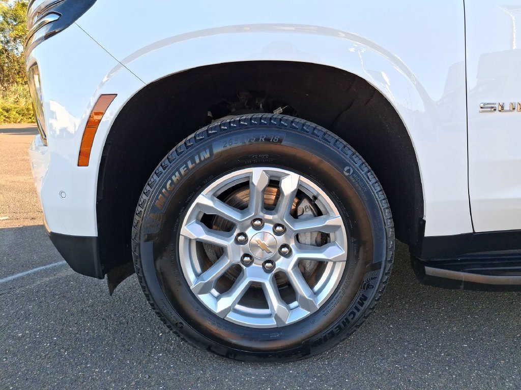 2025 Chevrolet Suburban LT - Photo 18