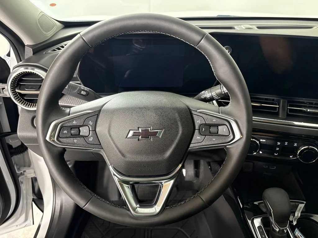 New 2026 Summit White Chevrolet ACTIV image 27
