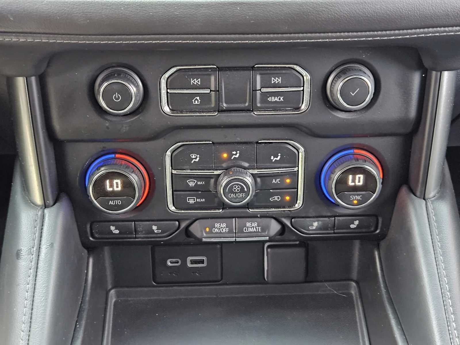 Used 2022 Summit White Chevrolet Z71 image 13