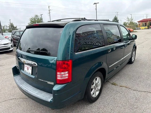 Used 2009 Green Chrysler Touring image 6