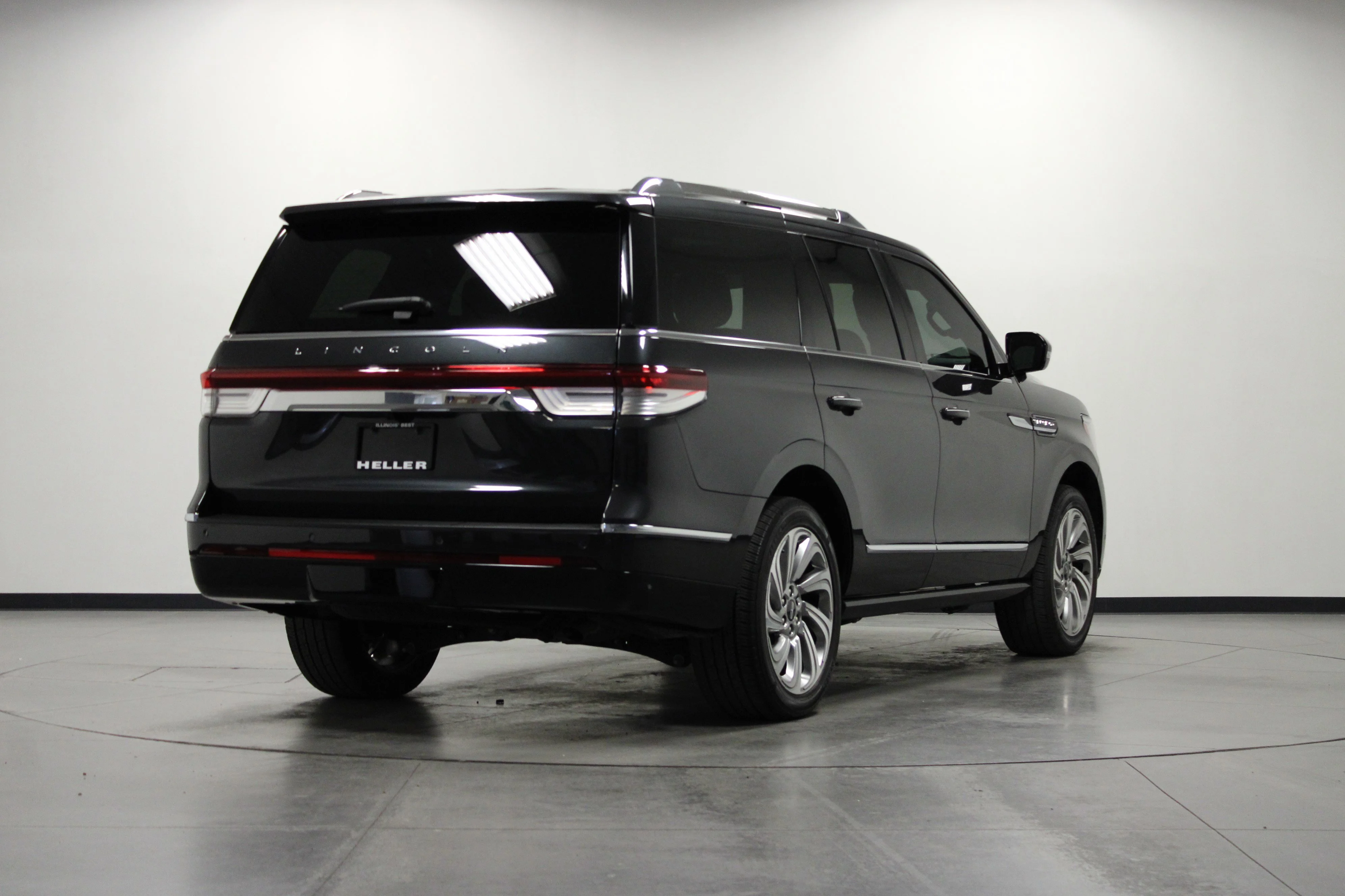 Used 2024 Starlight Gray Metallic Premium Colorant Lincoln Reserve image 4