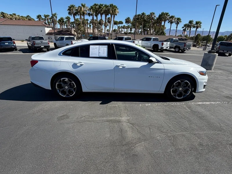 Used 2024 Summit White Chevrolet 1LT image 2