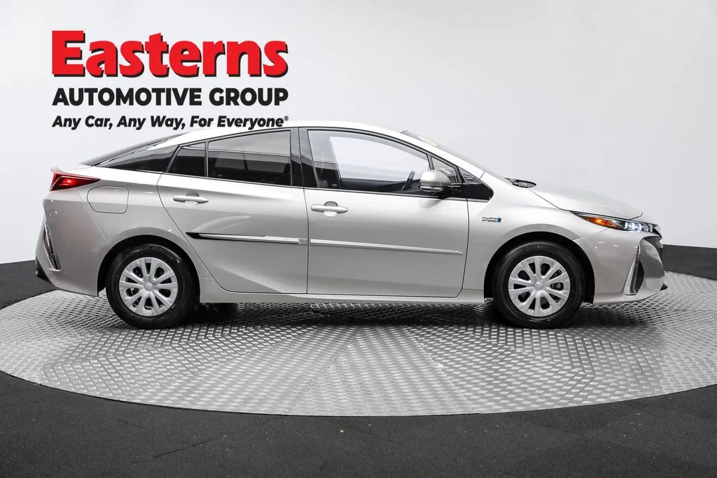 Used 2020 Gray Toyota XLE image 4