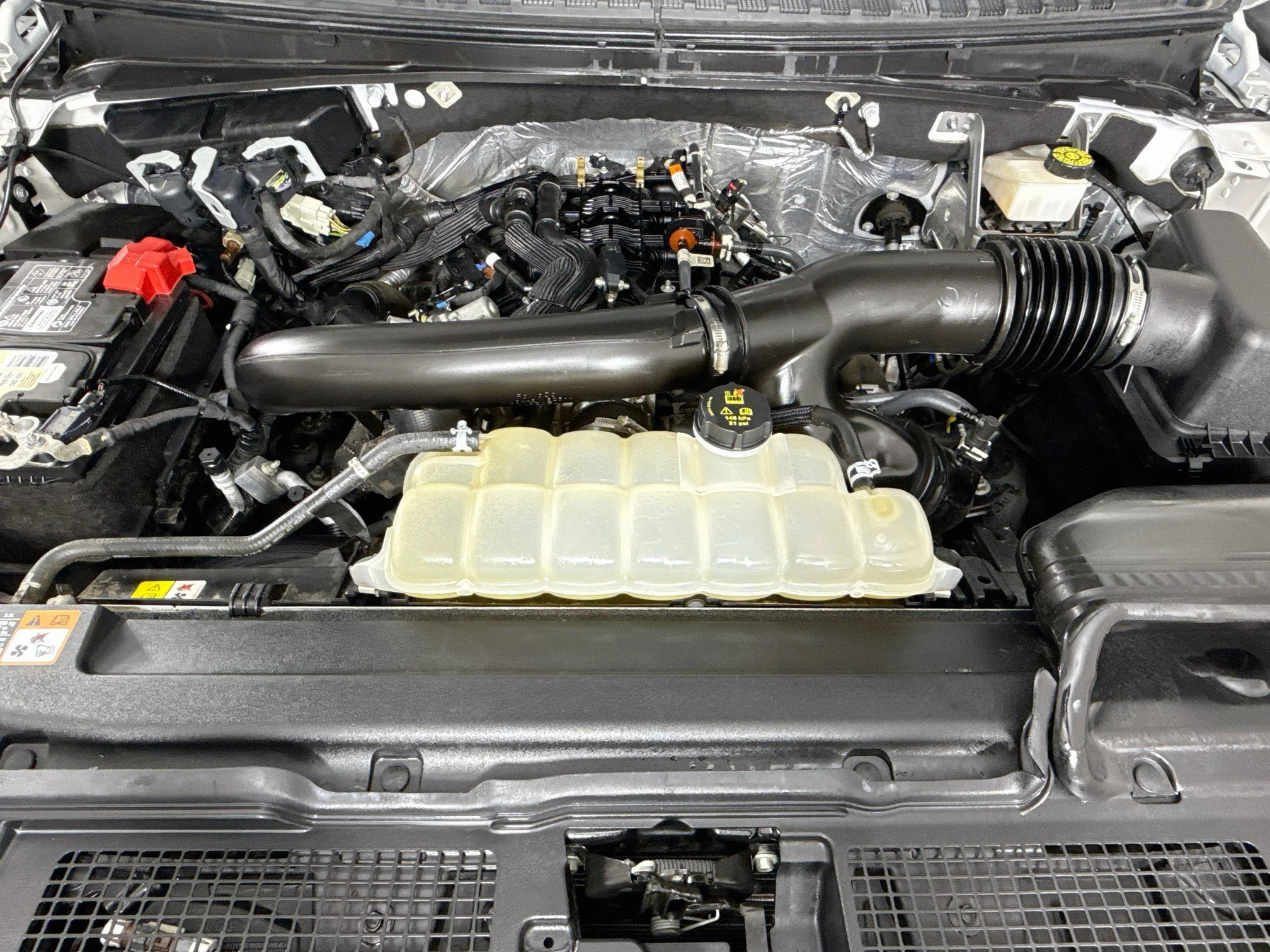 Used 2023  Ford Platinum image 34