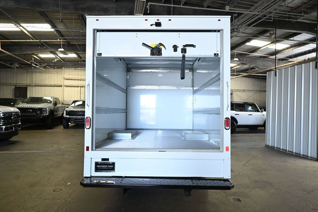 New 2024 Oxford White Ford T-350 image 18