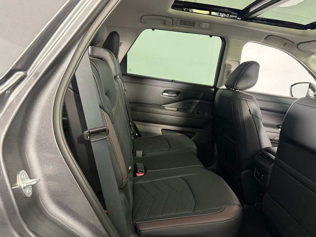 2025 Nissan Pathfinder Platinum - Photo 26