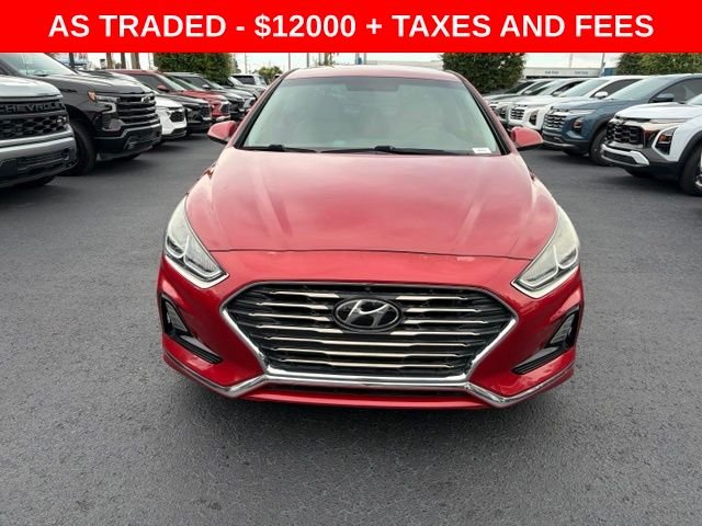 Used 2019 Red Hyundai SE image 2