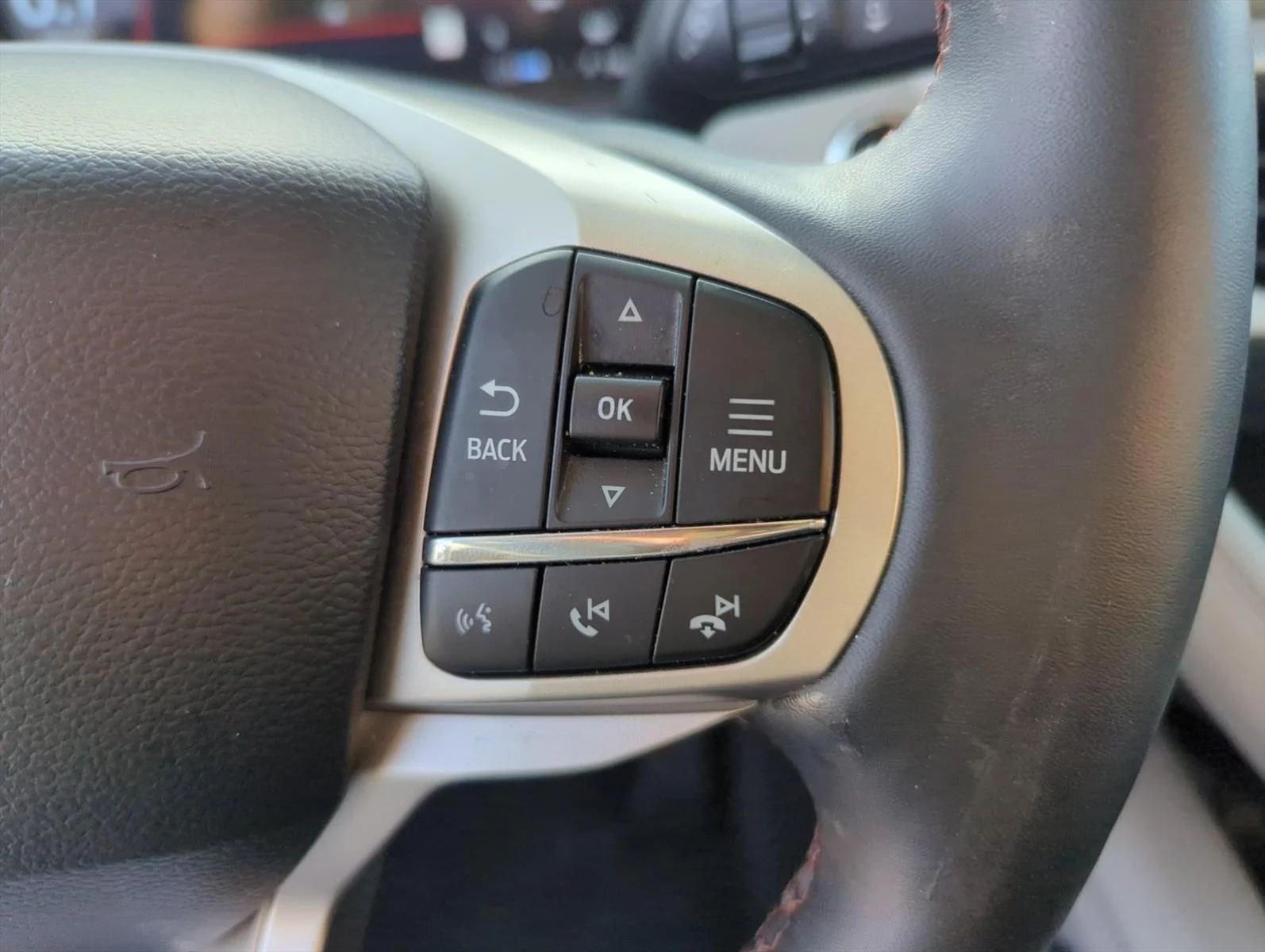 Used 2025 Agate Black Metallic Ford Active image 17
