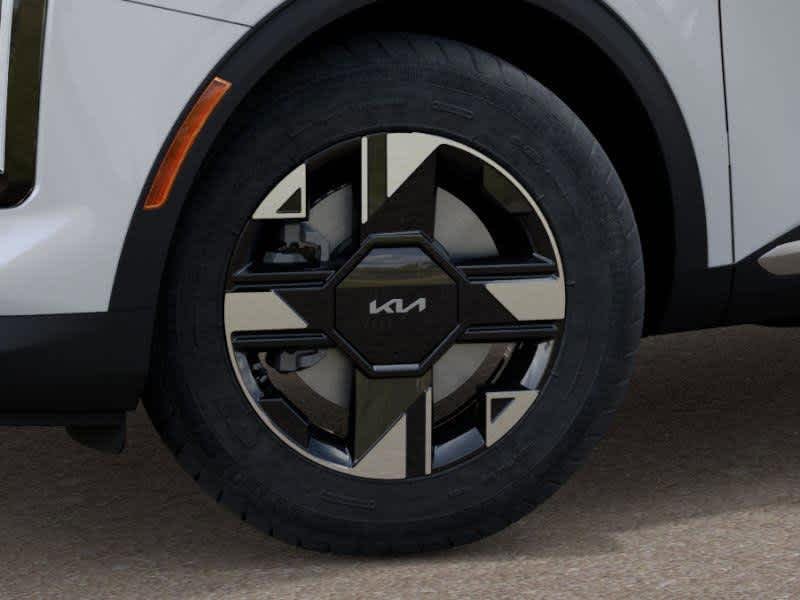New 2026 Snow White Pearl Kia LX image 9