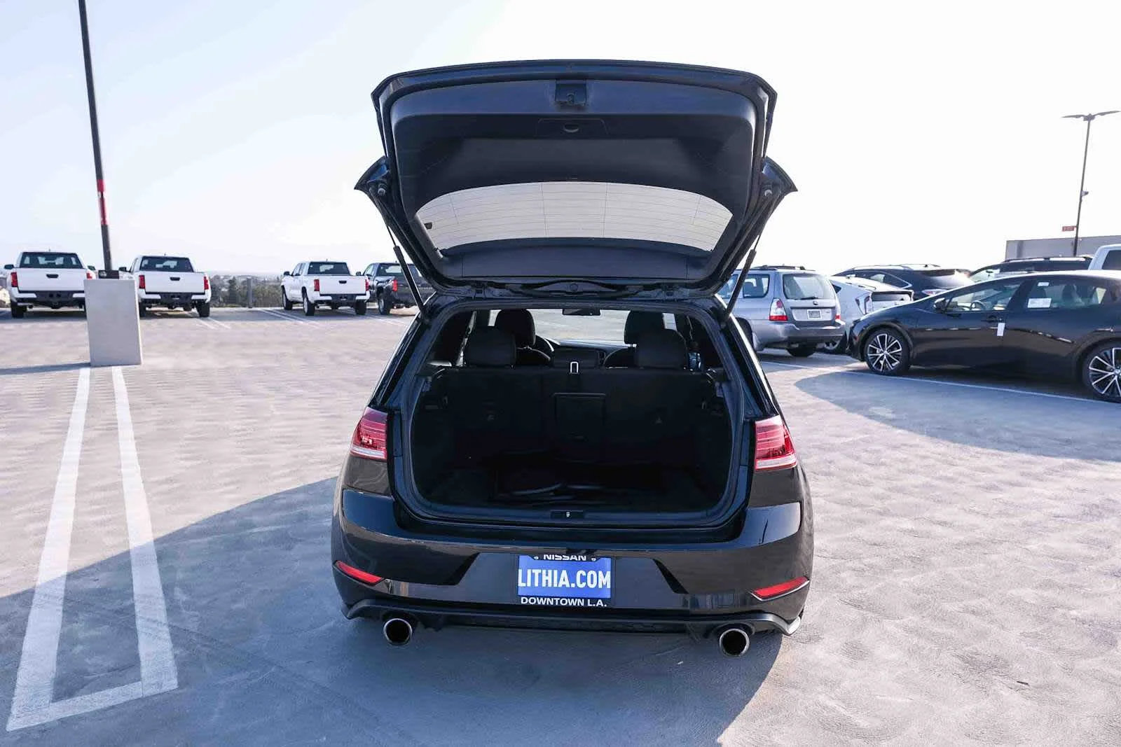Used 2018 Deep Black Pearl Metallic Volkswagen S image 24