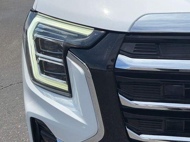 Used 2025 White GMC Elevation image 13