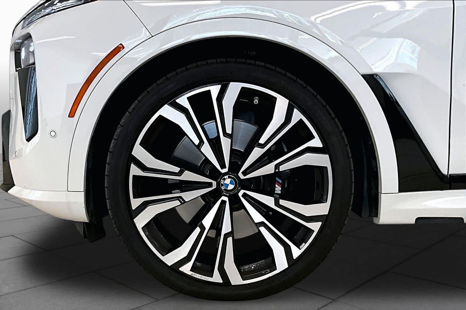 Used 2024 Alpine White BMW M60i image 10