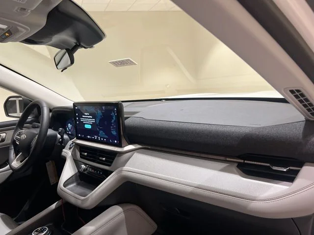 New 2026 Star White Metallic Tri-Coat Ford Active image 59