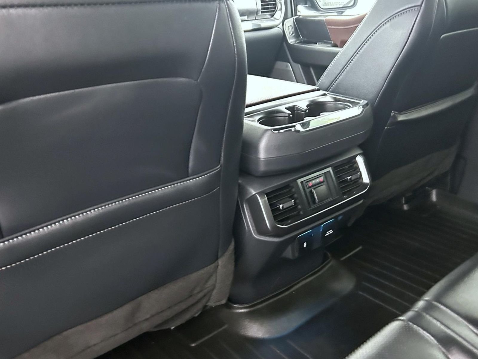 Used 2023 Agate Black Metallic Ford Lariat image 21