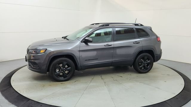 Used 2019 Gray Jeep Latitude Plus image 5