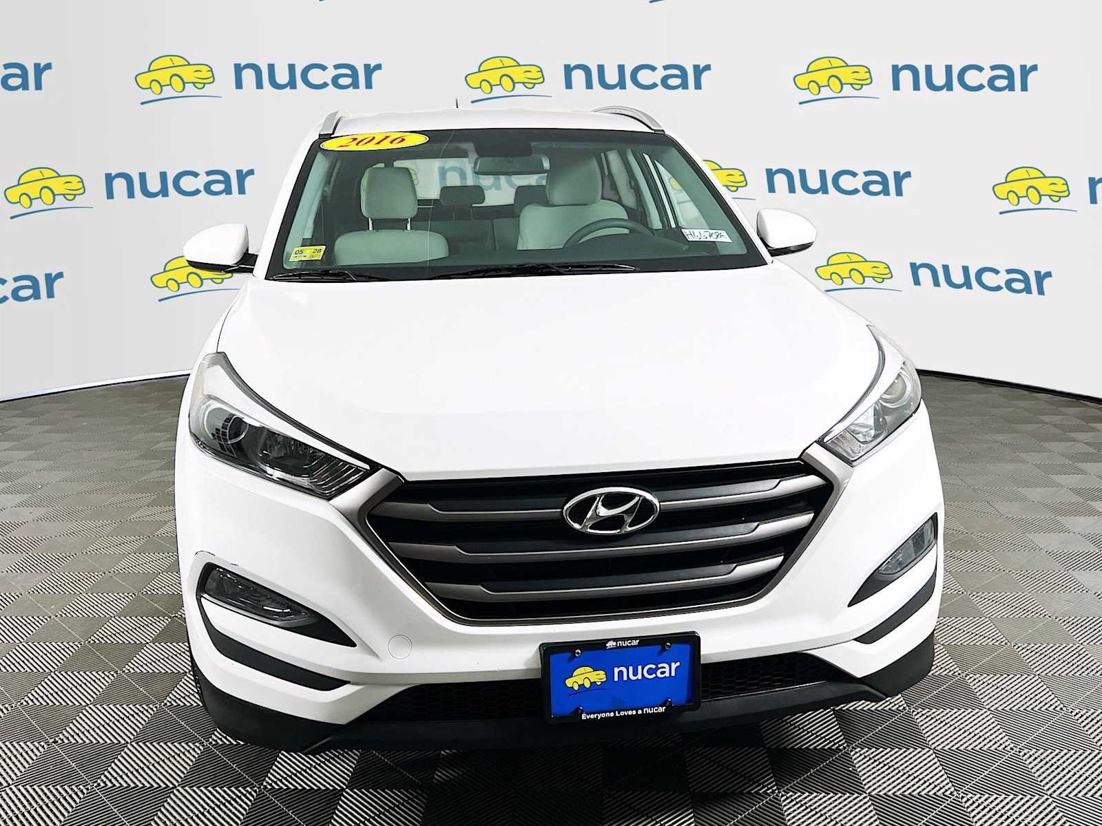 Used 2016 Dazzling White Hyundai SE image 2