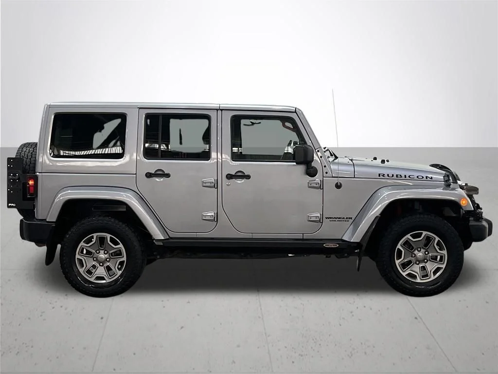 Used 2015 Silver Jeep Unlimited Rubicon image 9
