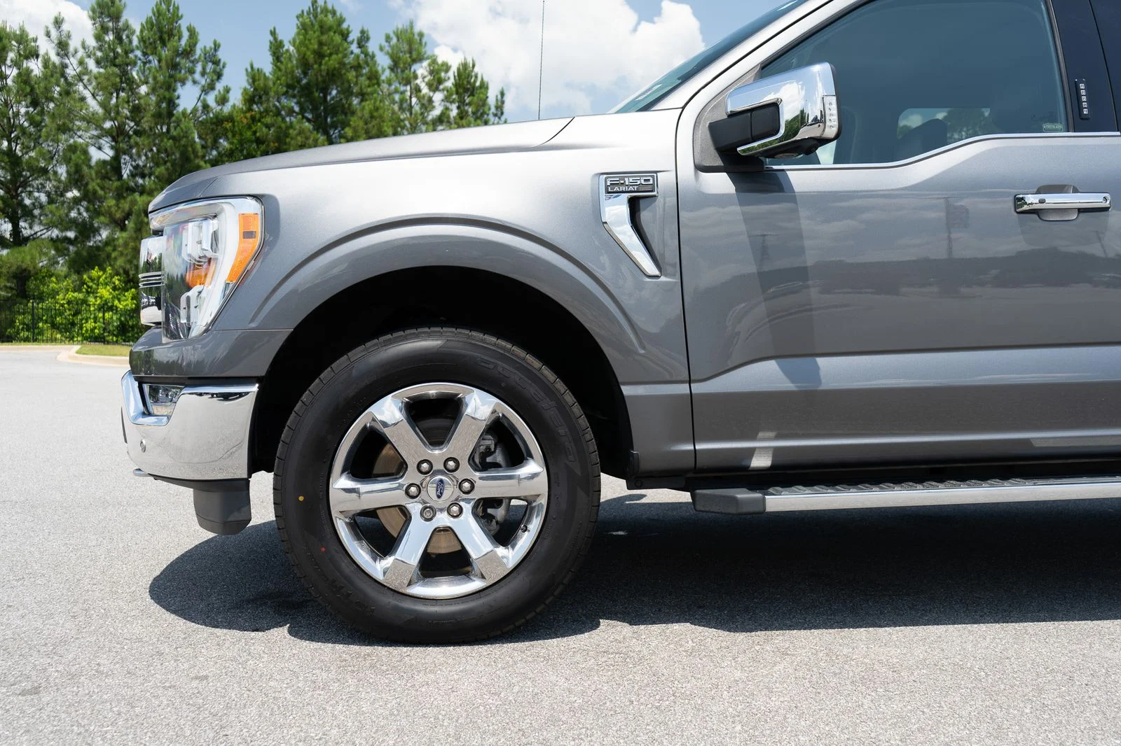 Used 2021 Gray Metallic Ford Lariat image 4