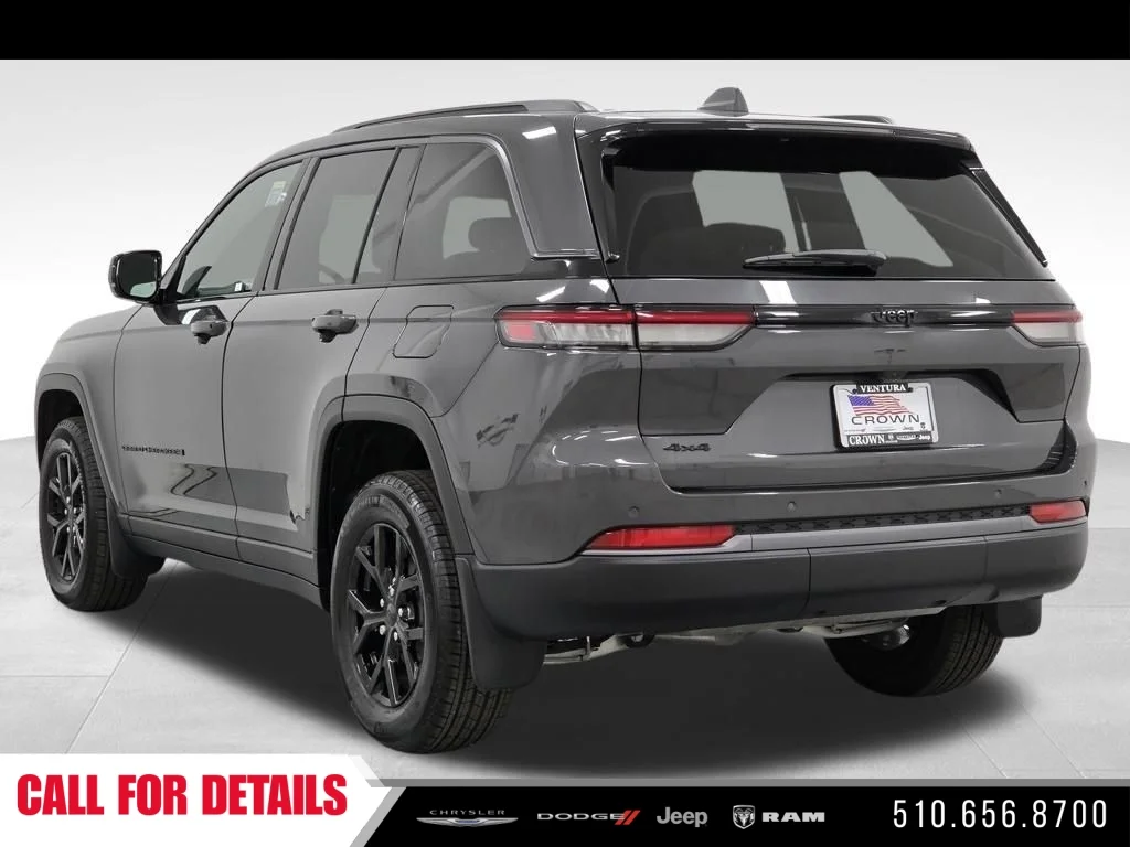 New 2026 Baltic Gray Metallic Clear-Coat Exterior Paint Jeep Altitude image 7