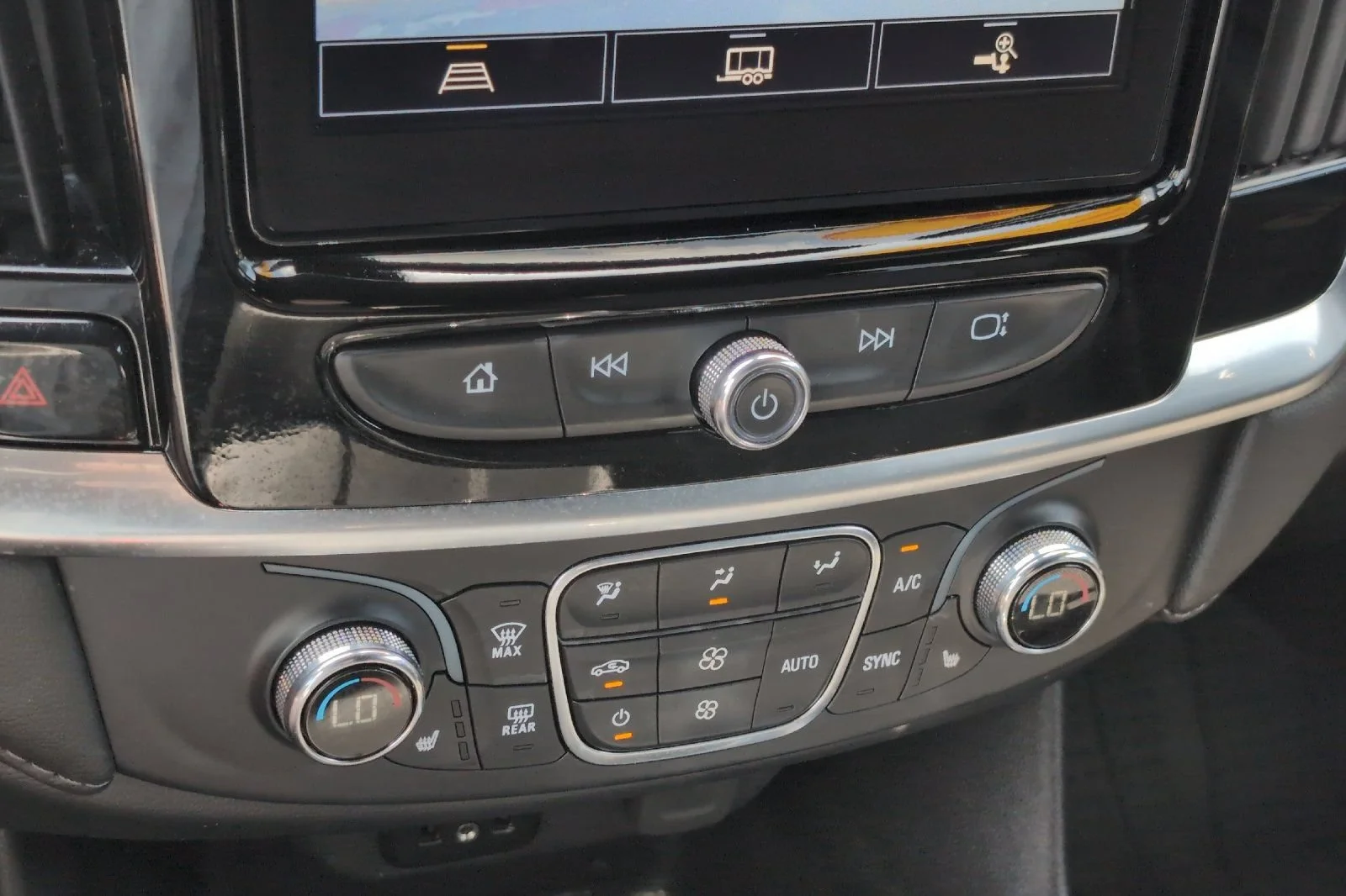 Used 2023 SUMMIT WHITE Chevrolet LT Cloth image 22