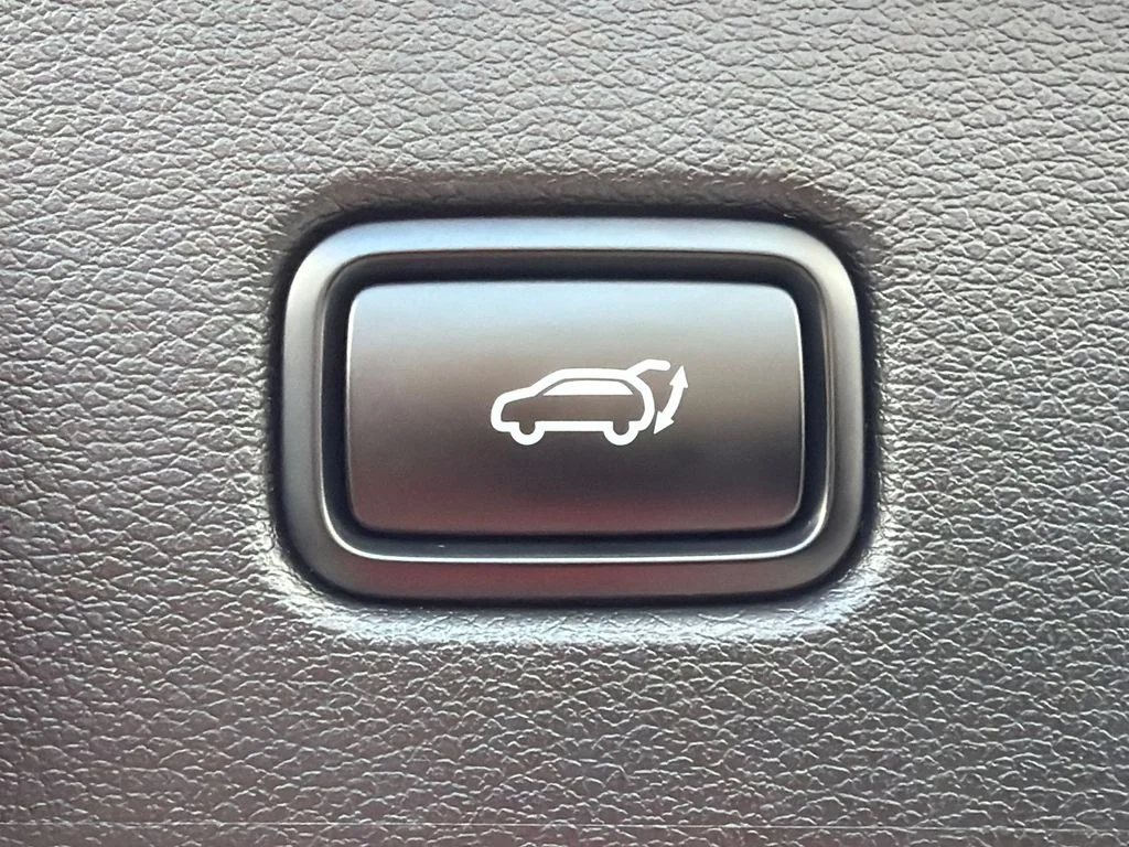 Used 2022 White Kia EX image 19