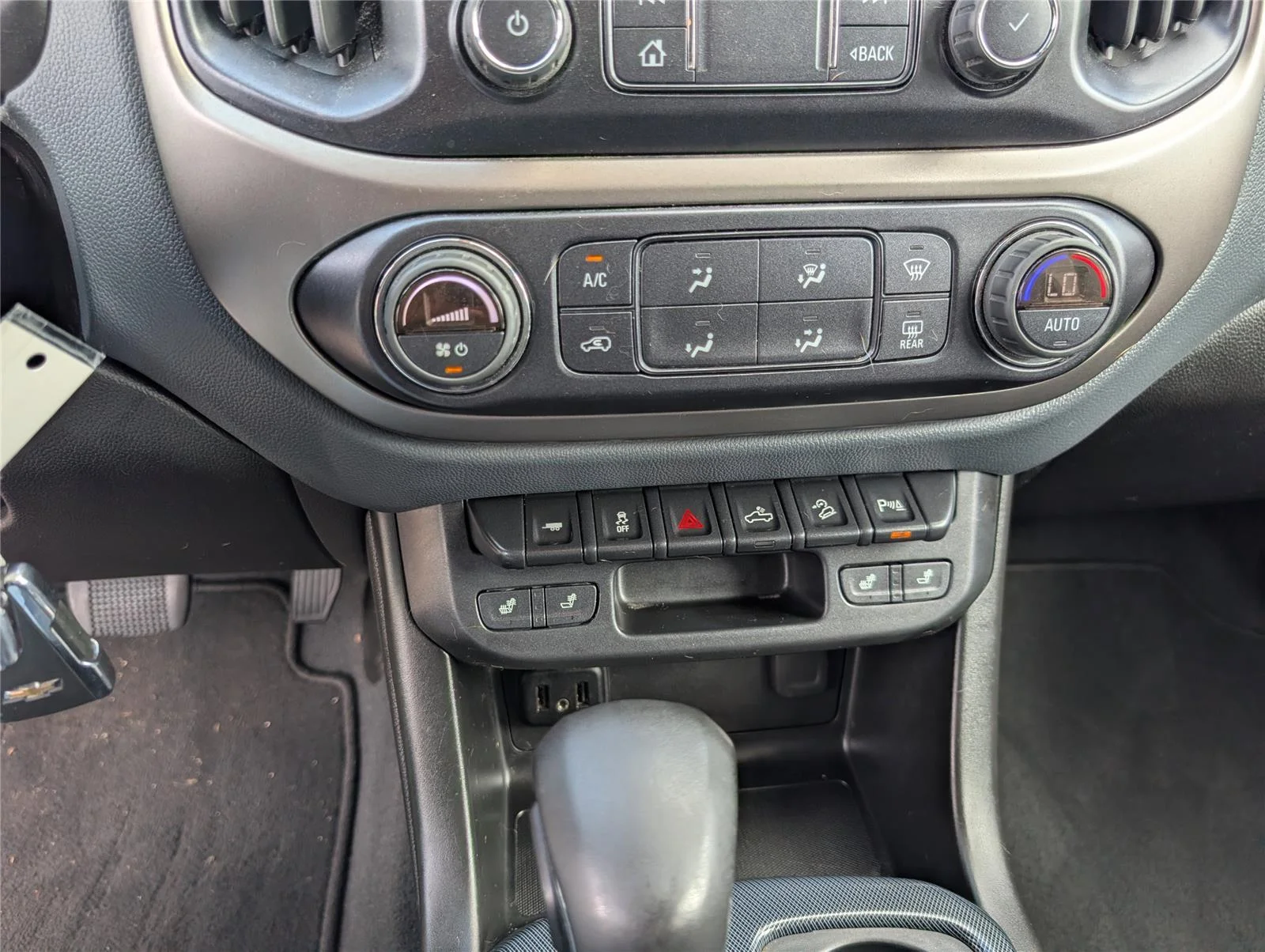 Used 2022 Black Chevrolet Z71 image 21