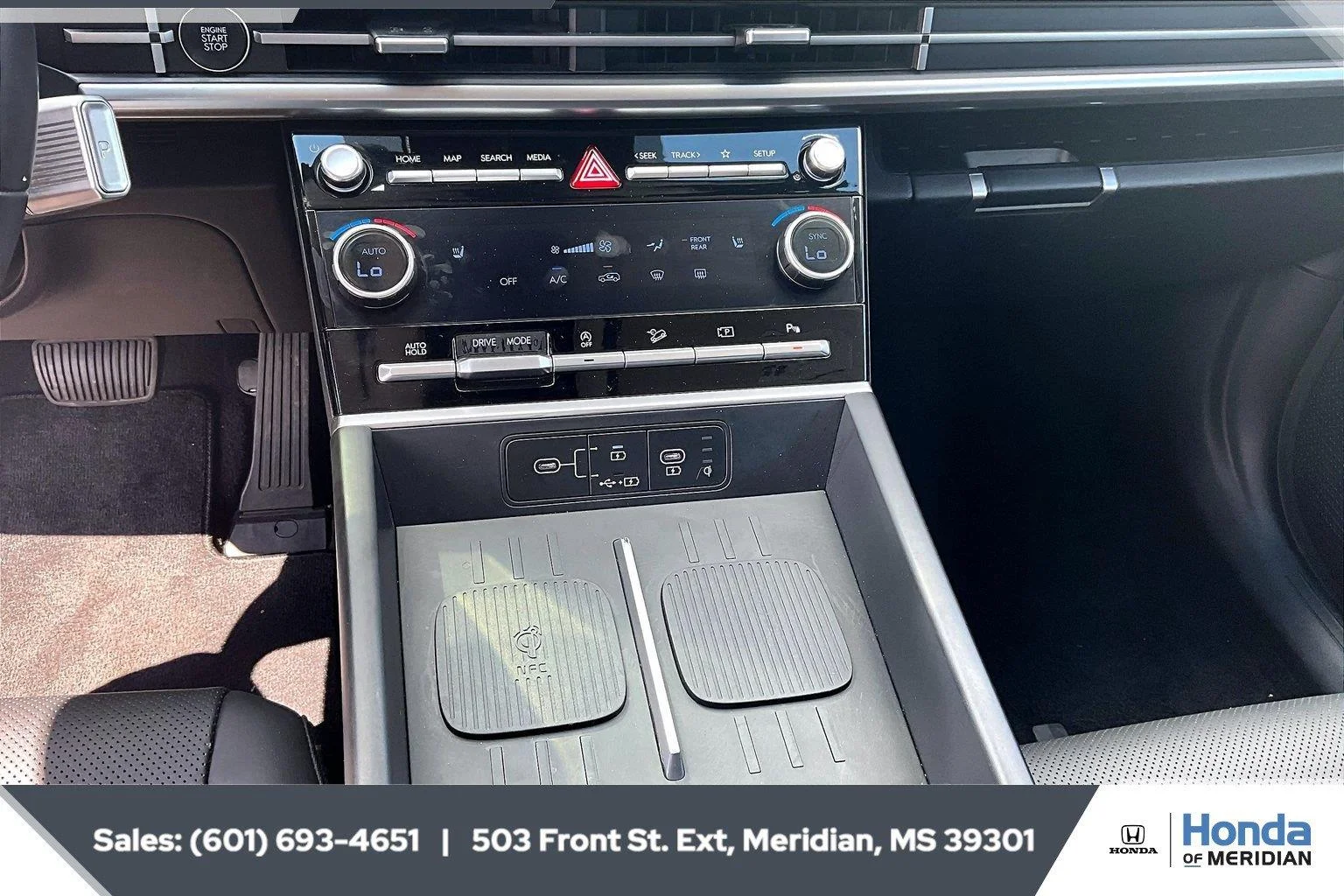 Used 2025 Hampton Gray Hyundai SEL image 23